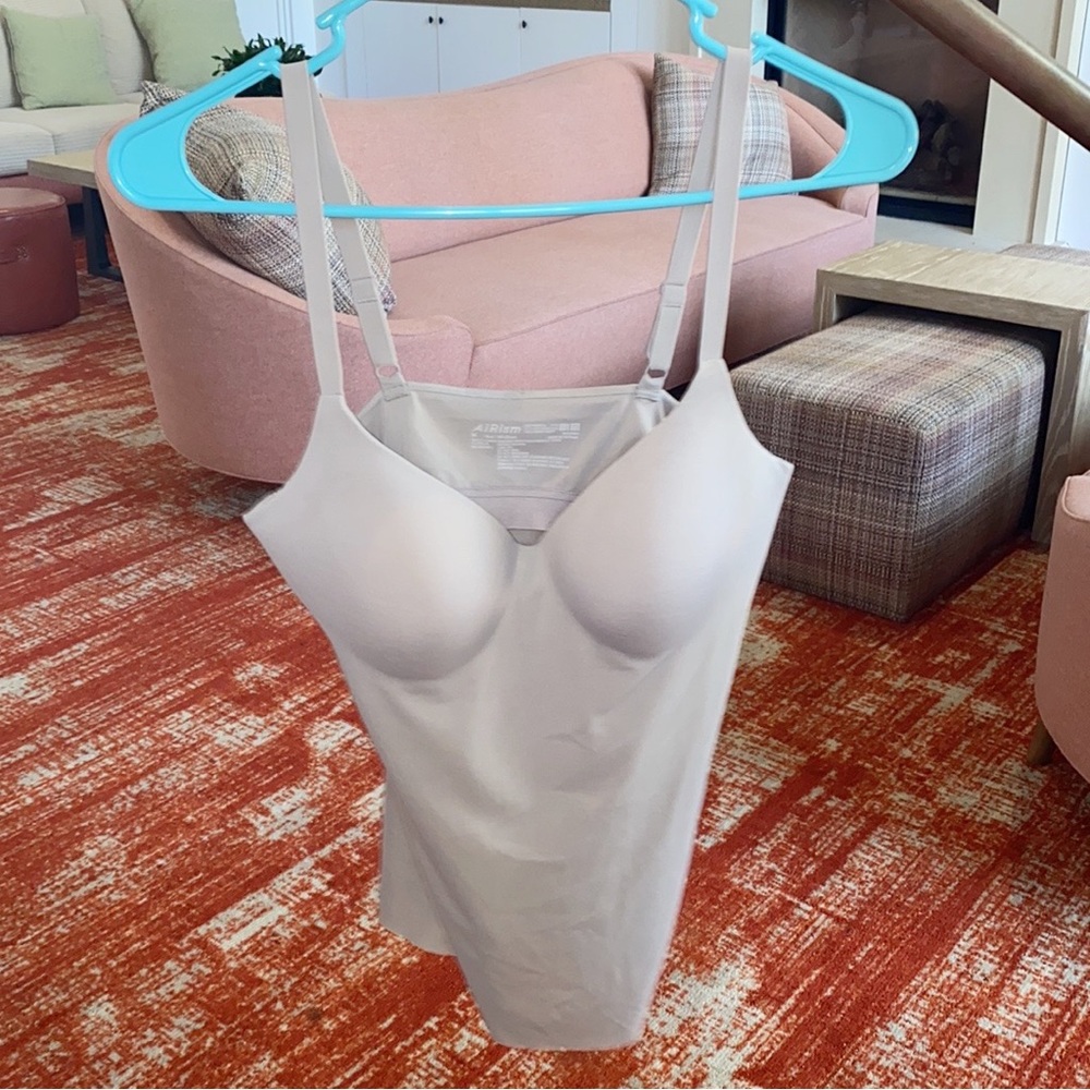 Uniqlo AIRISM Camisole Built In Bra- Size Medium -Bust 35-37”-PreOwned/Clean